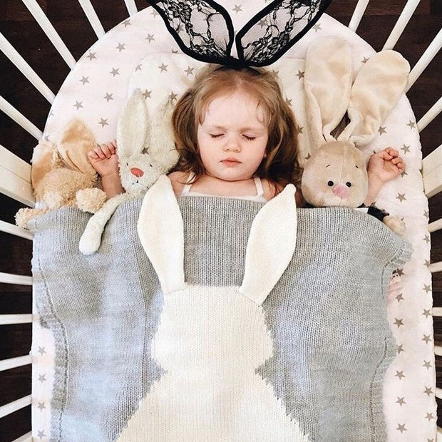Couverture tricotée motif lapin pour bébé